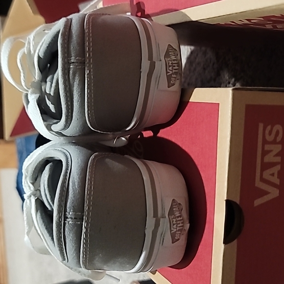 Van's - Picture 5 of 6